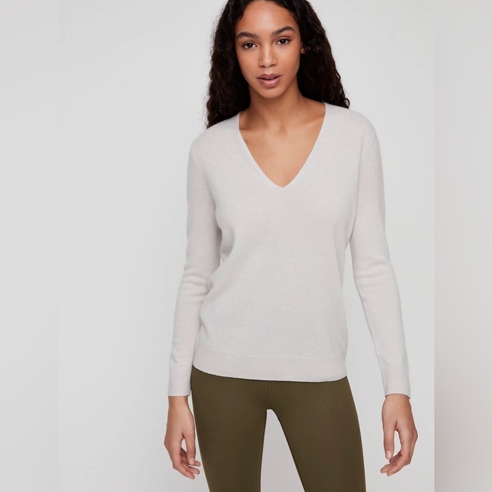 Aritzia The Group by Babaton Luxe Cashmere V-Neck